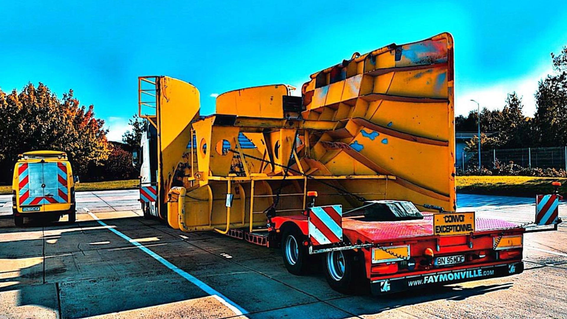 Transport agabaritic cu escorta proprie oriunde in Europa