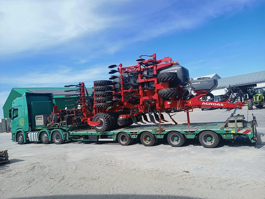 Utilaj agricol transport cu succes catre destinatar